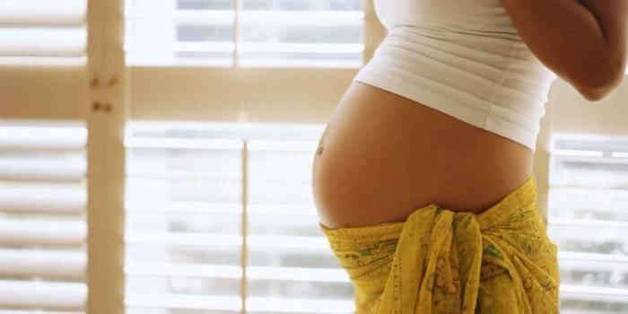 Беременная девушка