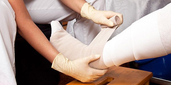 Бинтовать ногу